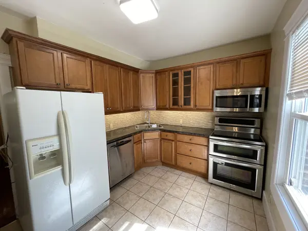 93 Sussex ST, Hamilton, ON L8S 2E2