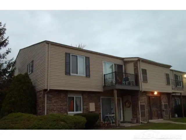 38220 Fairway CT, Clinton Twp, MI 48038