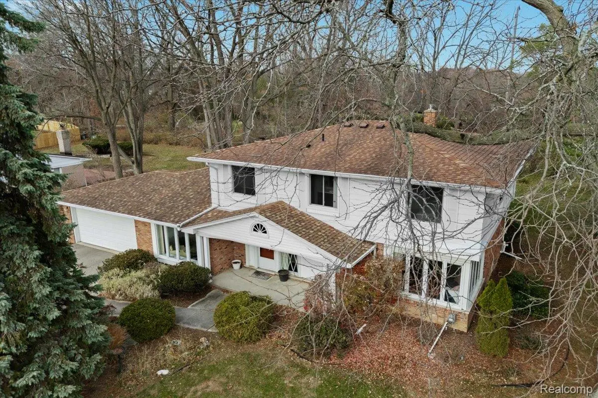 3092 Woodland Ridge DR, West Bloomfield Charter Township, MI 48323