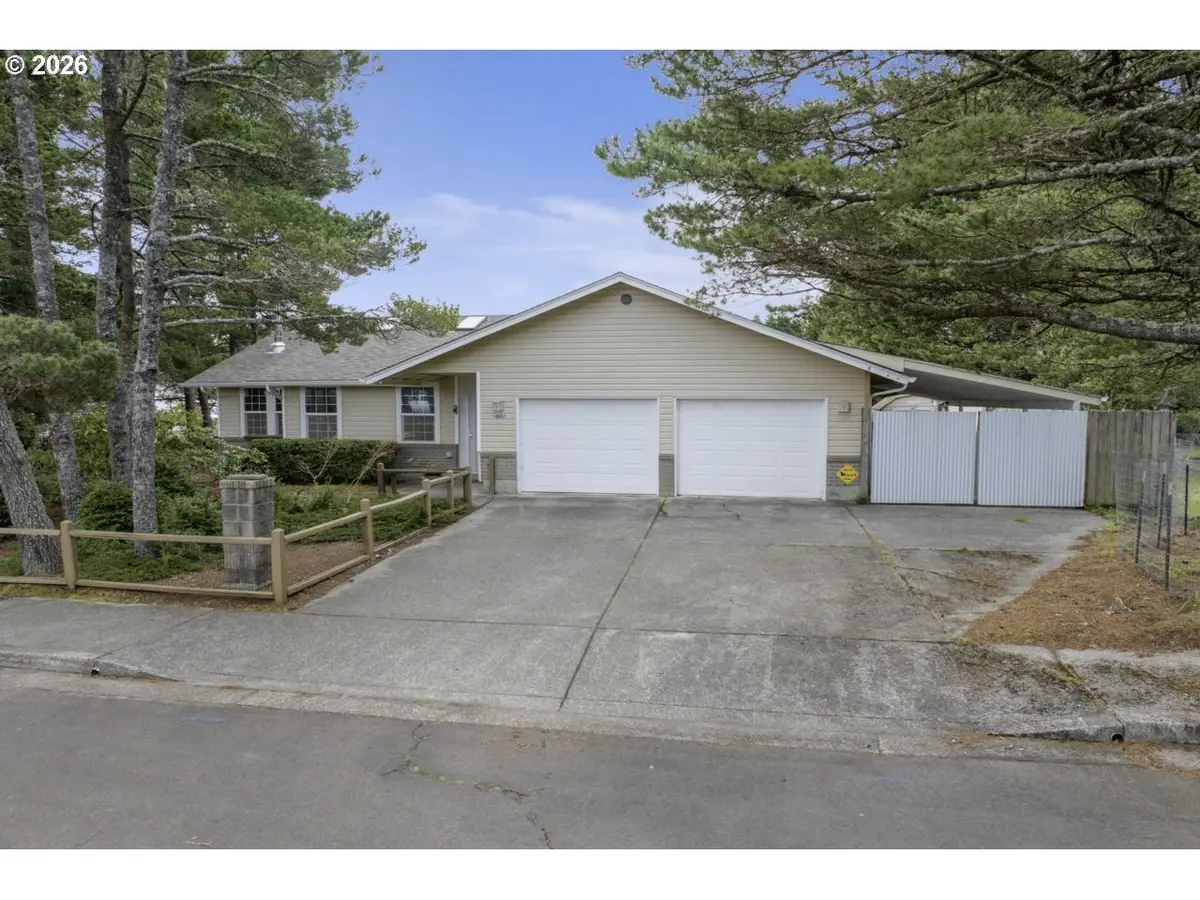 1960 40TH ST, Florence, OR 97439