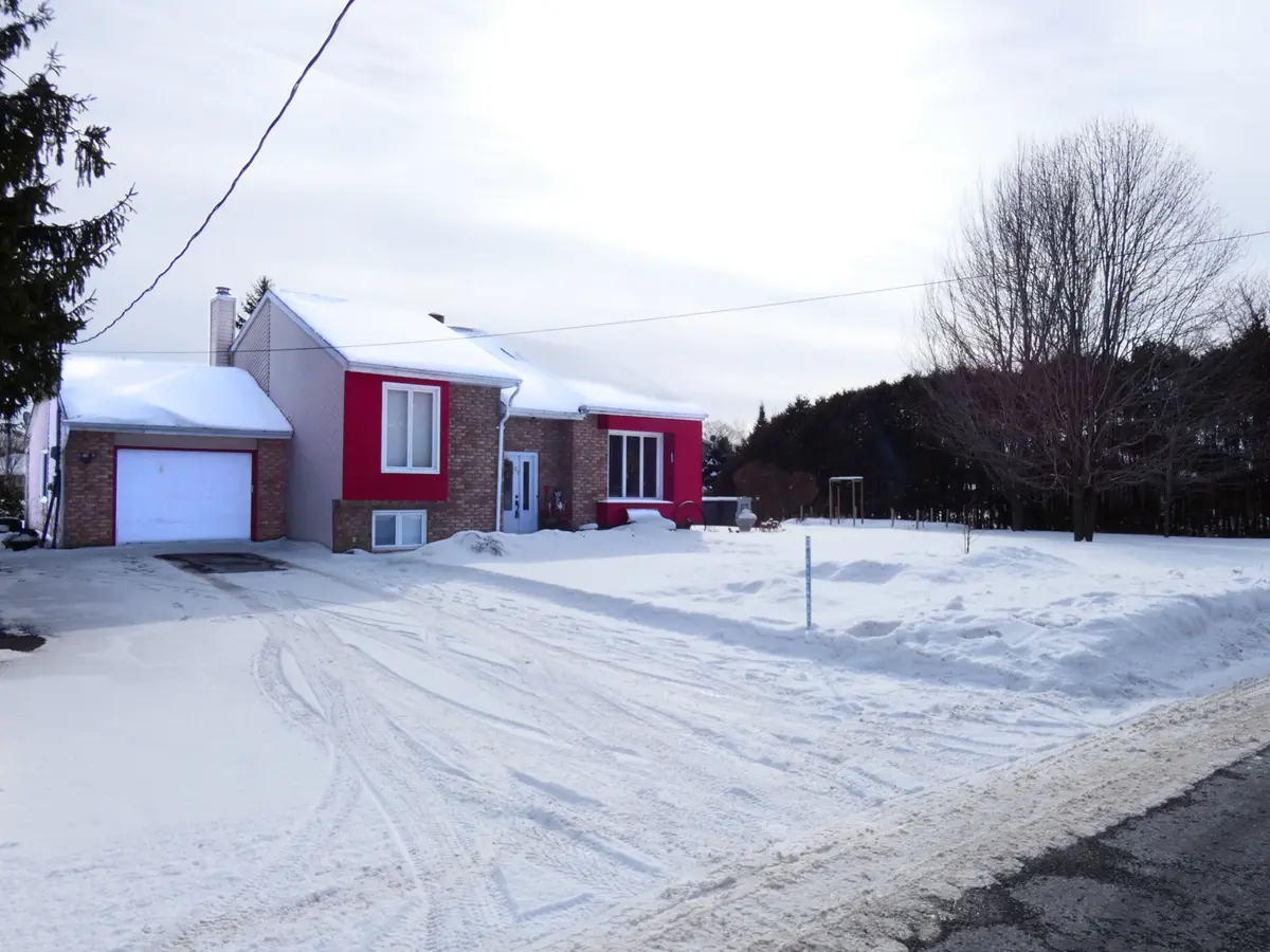 21 Ste Therese BLVD, Russell, ON K0A 1W0