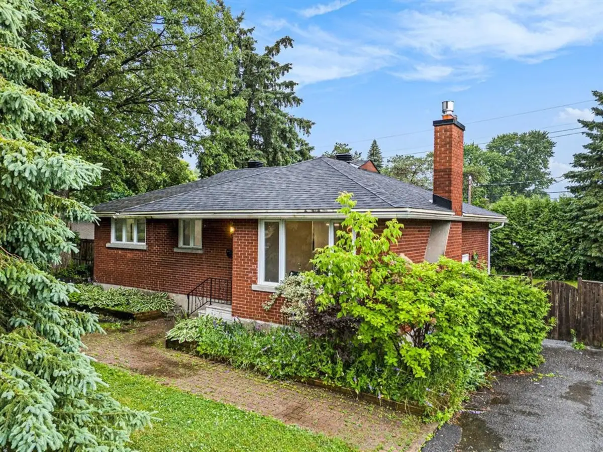 20 Newhaven ST #Unit A, South Of Baseline To Knoxdale, ON K2G 0X5