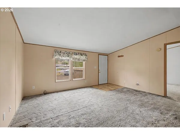 42 N TROUT LN, Otis, OR 97368