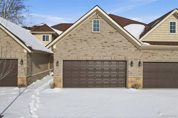 16525 Savor LN, Clinton Charter Township, MI 48035