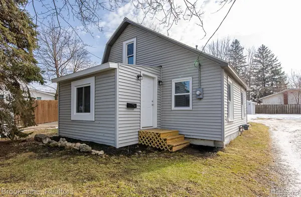 31 Heights RD, Orion Charter Township, MI 48362