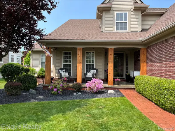 270 Derby LN, Oxford Charter Township, MI 48371