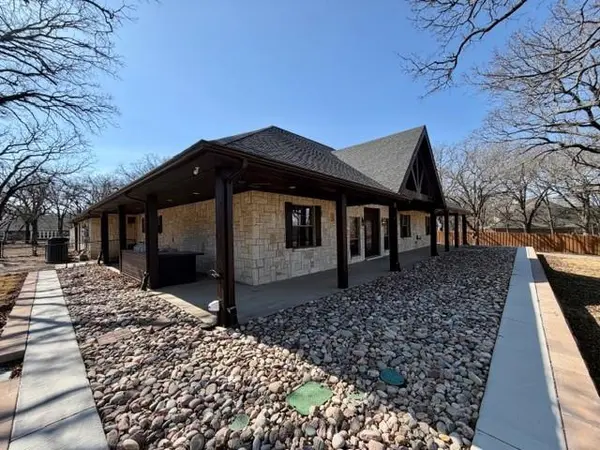 218 River Oaks Drive, Combine, TX 75159