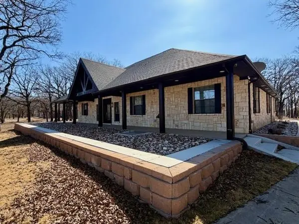 218 River Oaks Drive, Combine, TX 75159