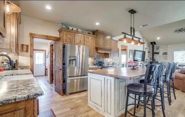 670 Loggins Trail, Poolville, TX 76487