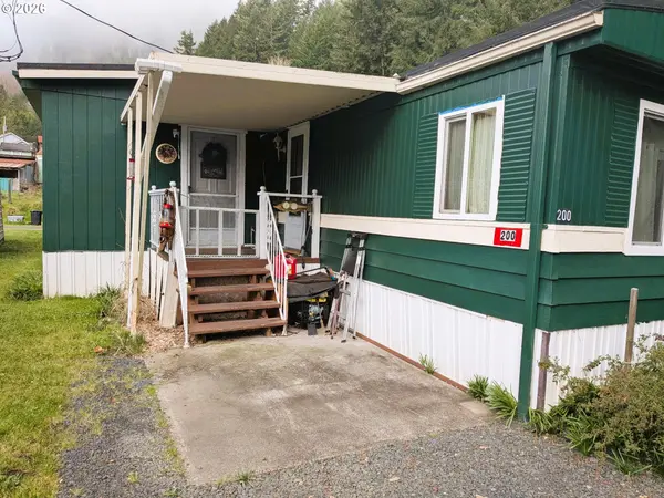 200 WOODPECKER LN, Elkton, OR 97436