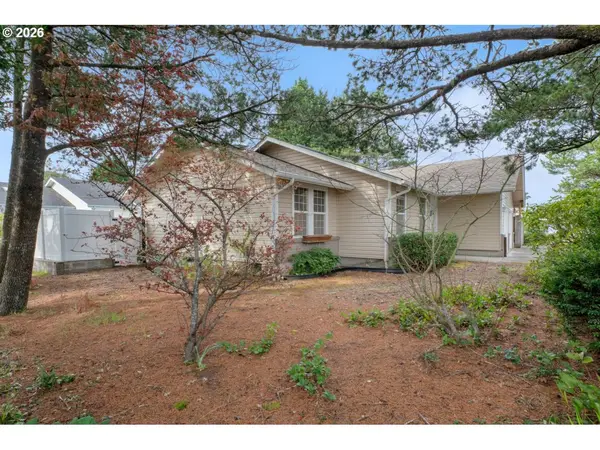 1960 40TH ST, Florence, OR 97439