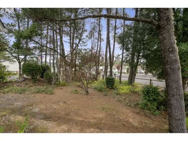 1960 40TH ST, Florence, OR 97439