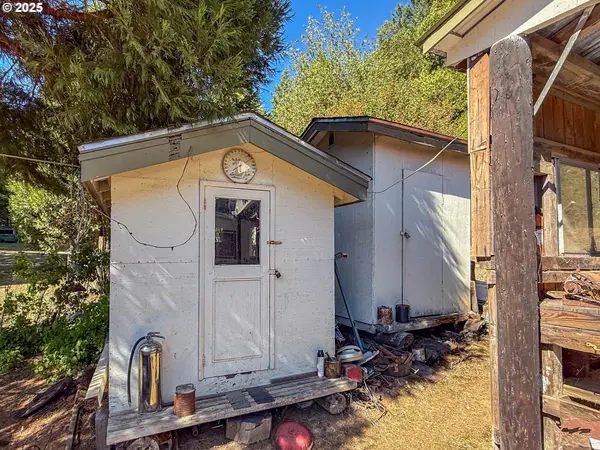 27001 STATE HIGHWAY 42, Camas Valley, OR 97416