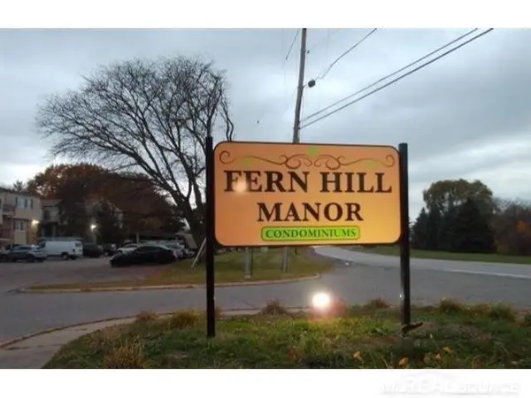 38220 Fairway CT, Clinton Twp, MI 48038