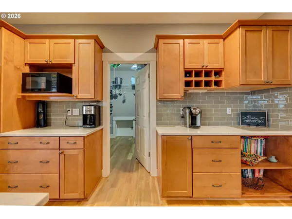 37201 NW 29TH AVE, La Center, WA 98629