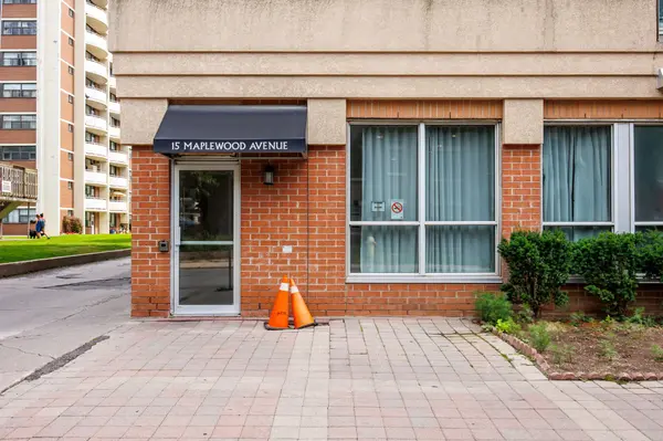 15 Maplewood AVE #212, Toronto C03, ON M6C 4B4