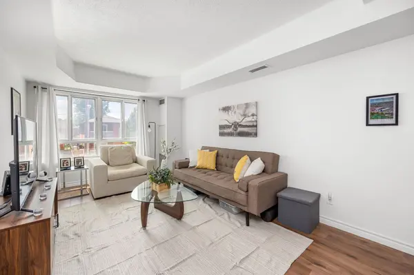 15 Maplewood AVE #212, Toronto C03, ON M6C 4B4
