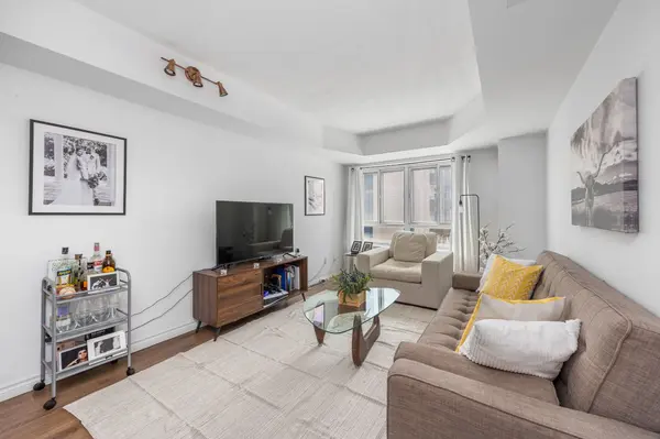 15 Maplewood AVE #212, Toronto C03, ON M6C 4B4