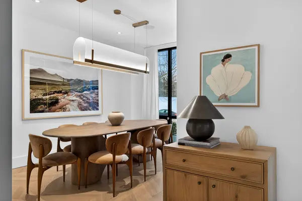 63 Pears AVE, Toronto C02, ON M5R 1S9