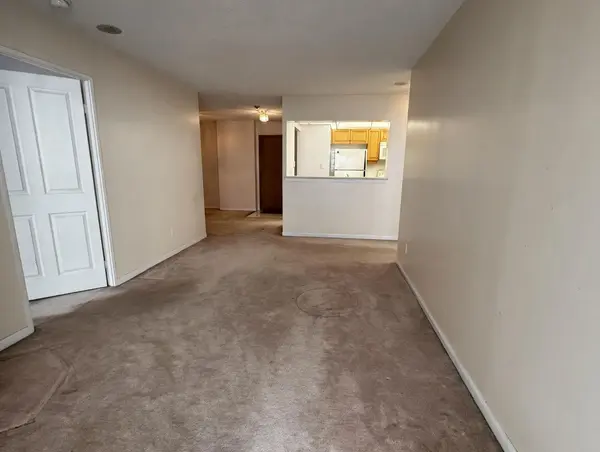 88 Corporate DR #2702, Toronto E09, ON M1H 3G6