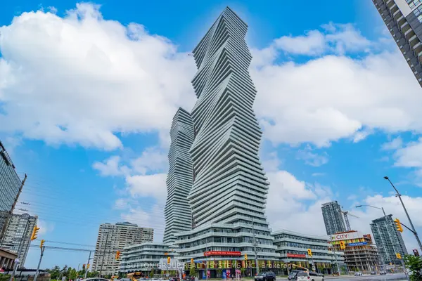 3900 Confederation Pkwy #707, Mississauga, ON L5B 0M3