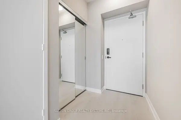 3900 Confederation Pkwy #707, Mississauga, ON L5B 0M3