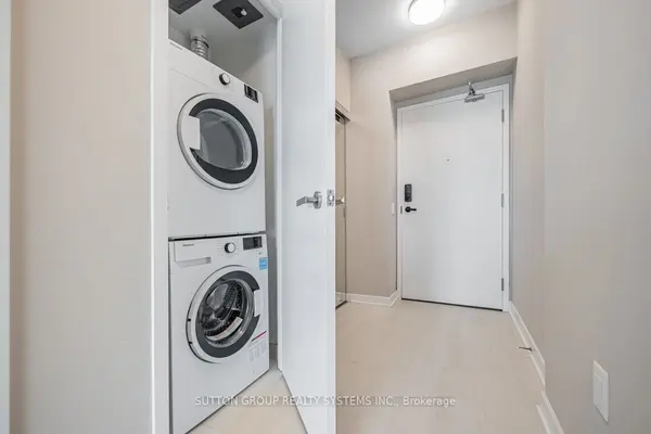 3900 Confederation Pkwy #707, Mississauga, ON L5B 0M3