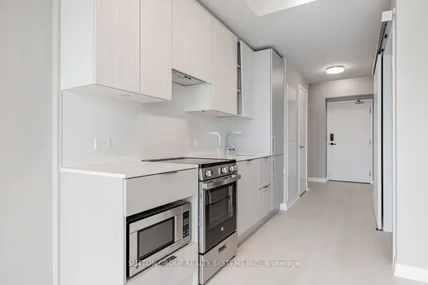 3900 Confederation Pkwy #707, Mississauga, ON L5B 0M3