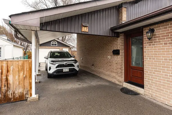 16 Vanderbrent CRES, Toronto W09, ON M9R 3W8