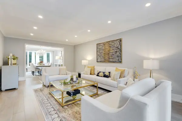 807 Indian RD, Mississauga, ON L5H 1R4