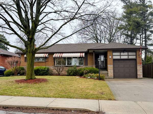 98 Laurier AVE,  Hamilton,  ON L9C 3S4