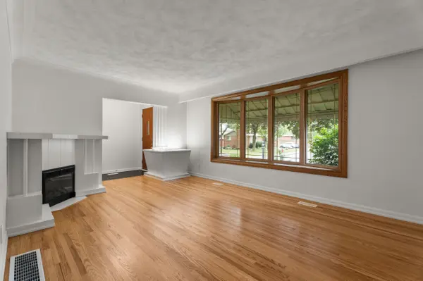 98 Laurier AVE, Hamilton, ON L9C 3S4