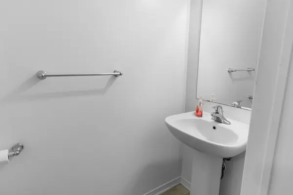 1035 Victoria RD S #107, Guelph, ON N1L 0H5