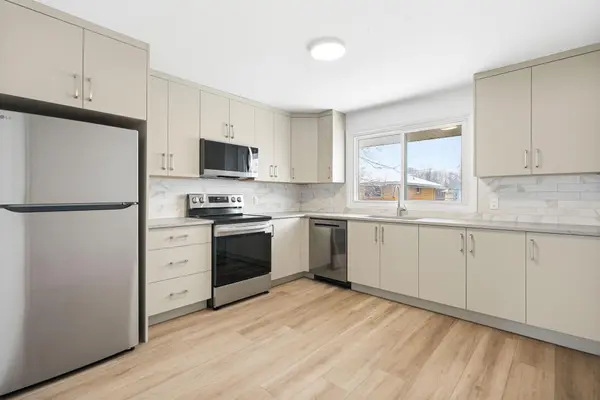 896 Pinewood CRES #2, Britannia Heights - Queensway Terrace N And Area, ON K2B 5Y4