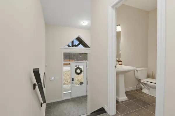 126 Delphi LN, Blue Mountains, ON N0H 1J0