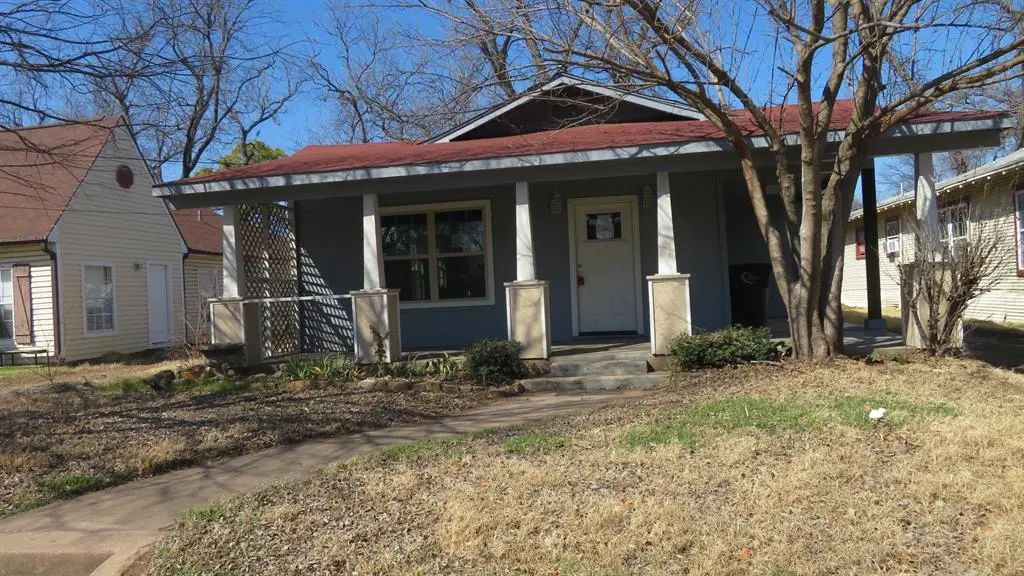 107 Scurlock Avenue, Cleburne, TX 76031