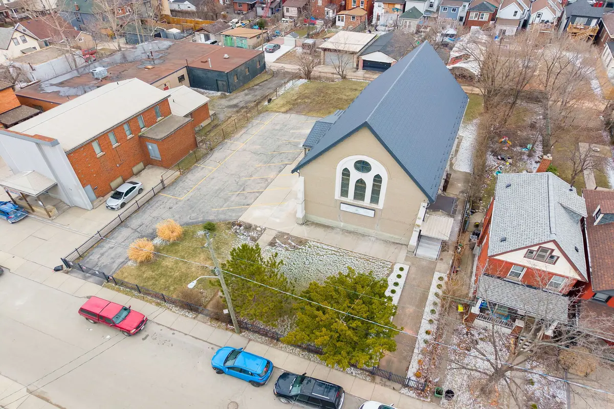 50 Earl ST, Hamilton, ON L8L 6L2