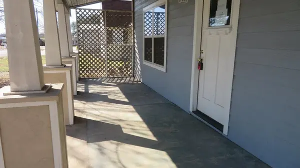 107 Scurlock Avenue, Cleburne, TX 76031