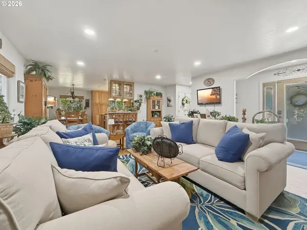 1099 PARKVIEW DR, Brookings, OR 97415