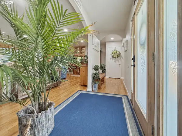 1099 PARKVIEW DR, Brookings, OR 97415