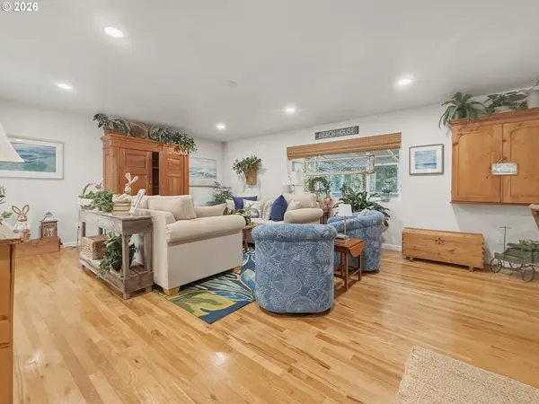 1099 PARKVIEW DR, Brookings, OR 97415