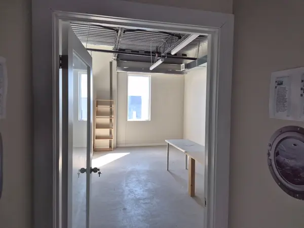 5260 Solar DR #C106, Mississauga, ON L4W 5E1