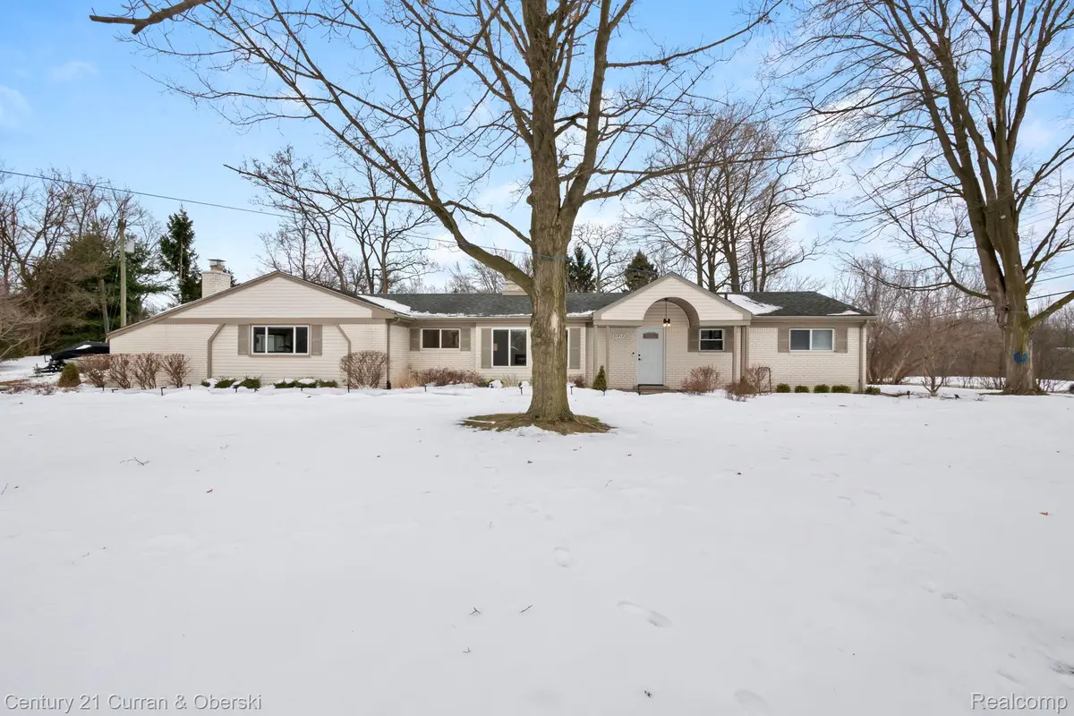 21412 Holmbury RD, Northville, MI 48167