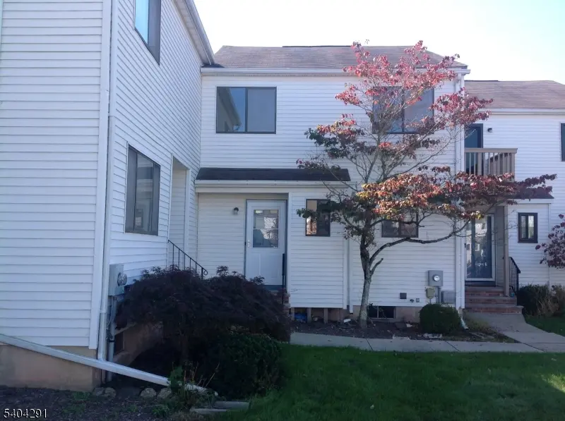 12 Pear Ct, Raritan Twp., NJ 08822