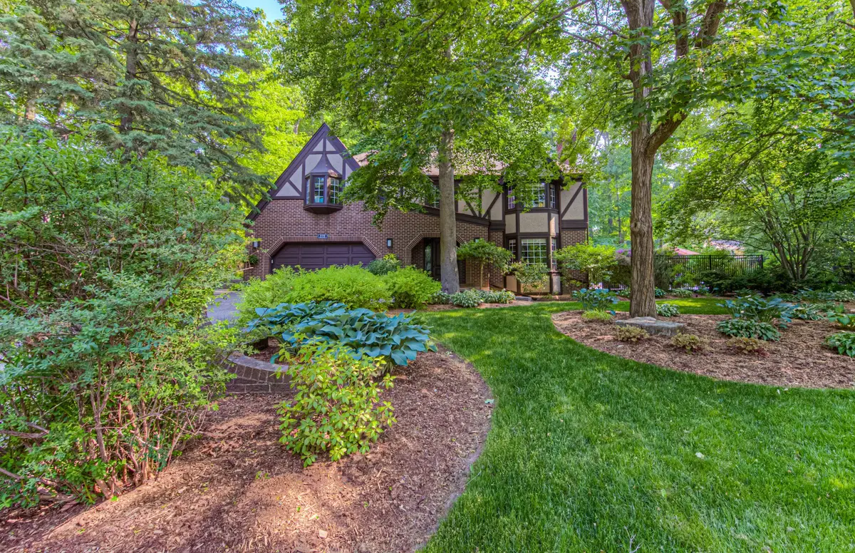 370 Green Acres DR, Waterloo, ON N2K 1Z1