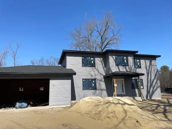 5031 Clintonville RD, Independence Charter Township, MI 48346