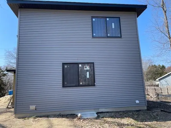 5031 Clintonville RD, Independence Charter Township, MI 48346