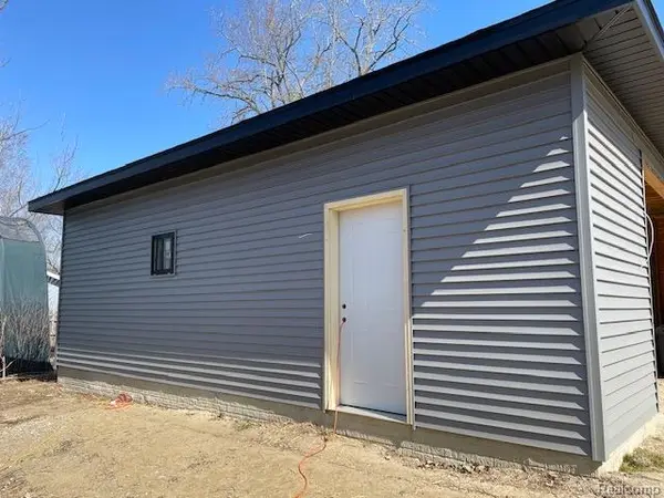 5031 Clintonville RD, Independence Charter Township, MI 48346