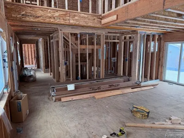 5031 Clintonville RD, Independence Charter Township, MI 48346