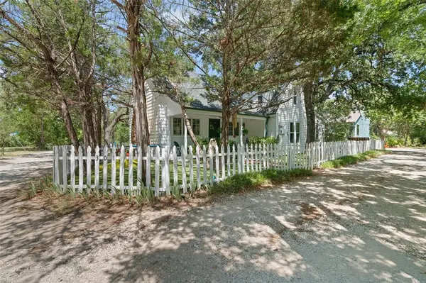 301 E 7th Street, Shady Shores, TX 76208